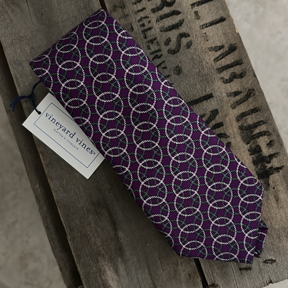NWT Vineyard Vines Tie Light Purple with Circles - Picture 2 of 5